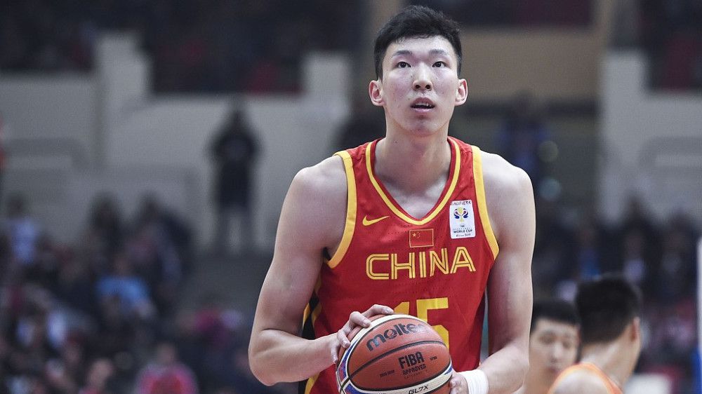 配合电影主题，线下到场的演员们也均身着厚重生化服、脸戴防毒面罩
